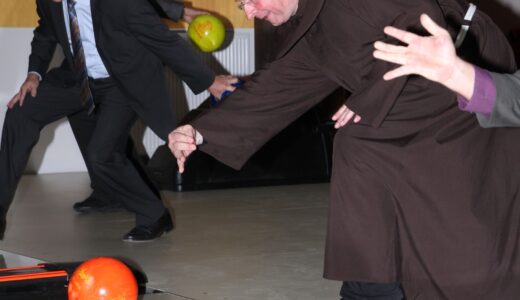 30.11.2011 - Pater Adrian und Siegi Stemer beim Strike Soft Opening